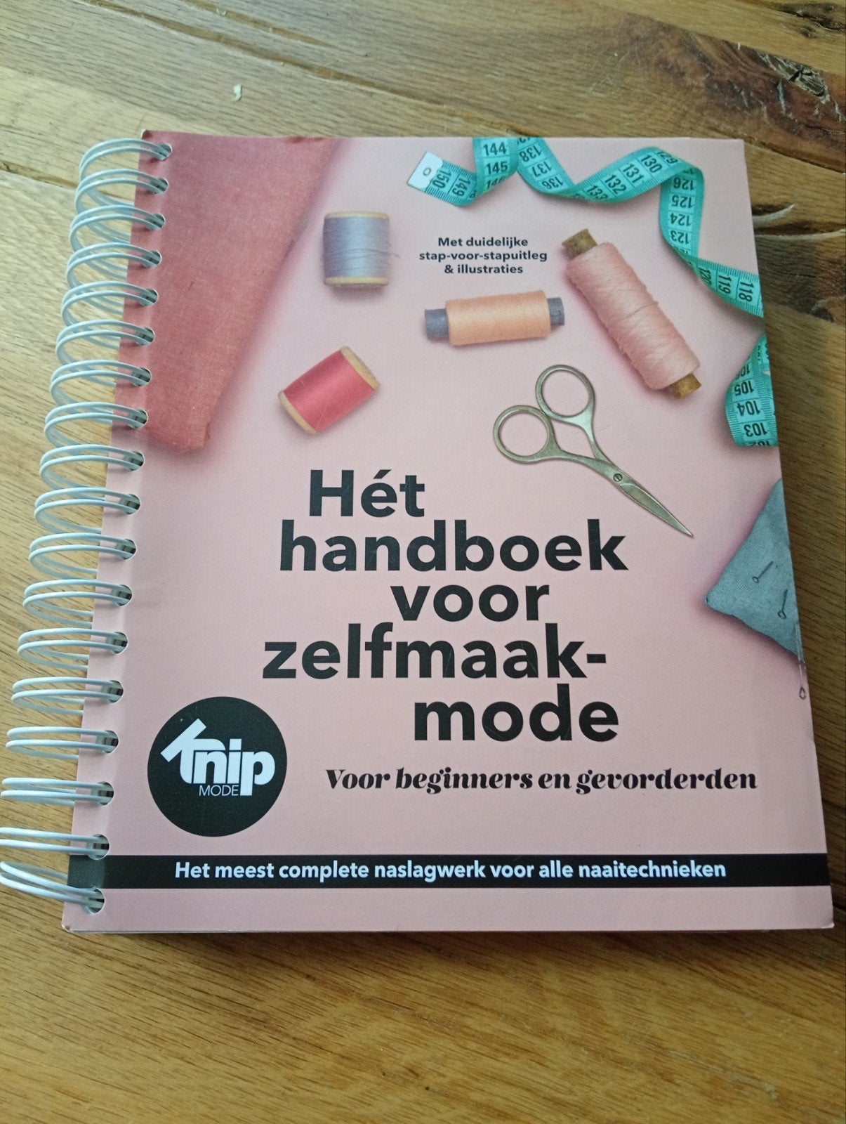 Hét handboek voor zelfmaakmode - Knipmode, Ophalen of Verzenden, Zo goed als nieuw, Knipmode
