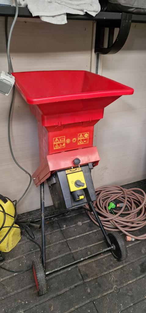 Elektrische hakselaar voor tuin en snoeiafval, Ophalen, Gebruikt, Elektrisch, Onbekend