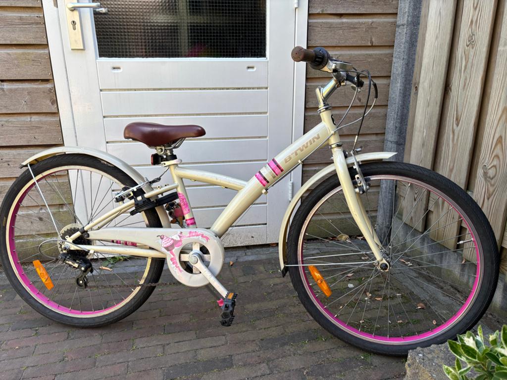 B'Twin kinderfiets 24 inch, Fietsen en Brommers, Fietsen | Meisjes, Ophalen, Velgrem, Handrem, Gebruikt