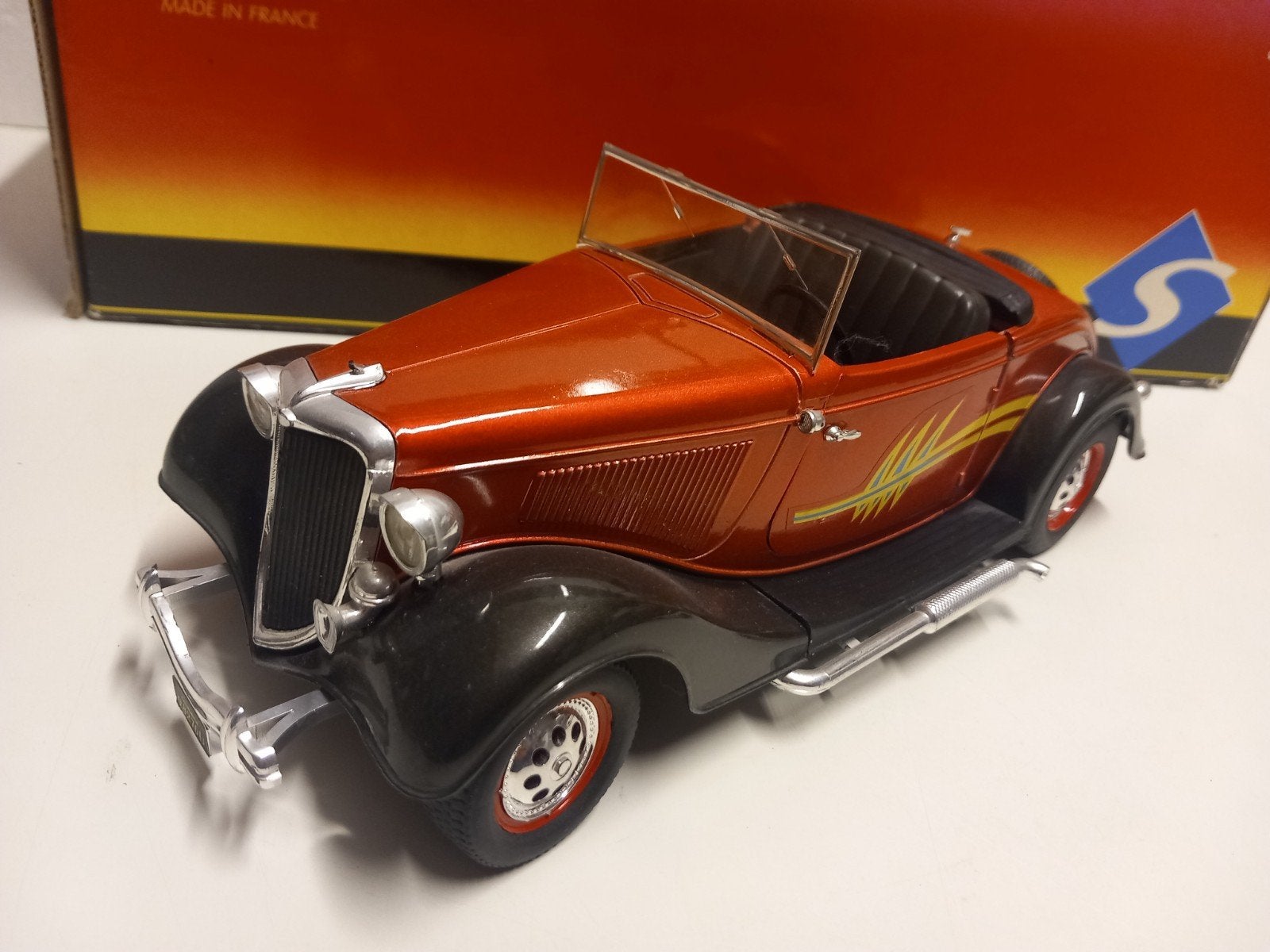 Ford model A Roadster rood Solido 1:17 KRD, Hobby en Vrije tijd, Ophalen of Verzenden, Zo goed als nieuw, Auto, Solido