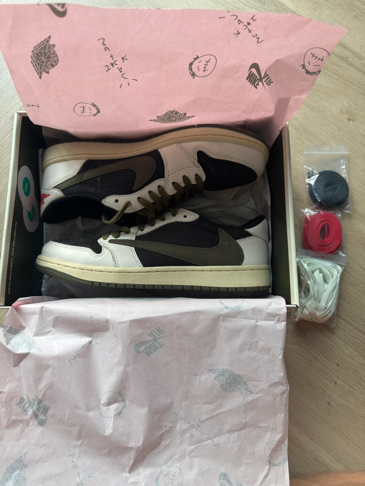 Travis Scott Olive, Overige kleuren, Ophalen of Verzenden, Sneakers of Gympen, Zo goed als nieuw