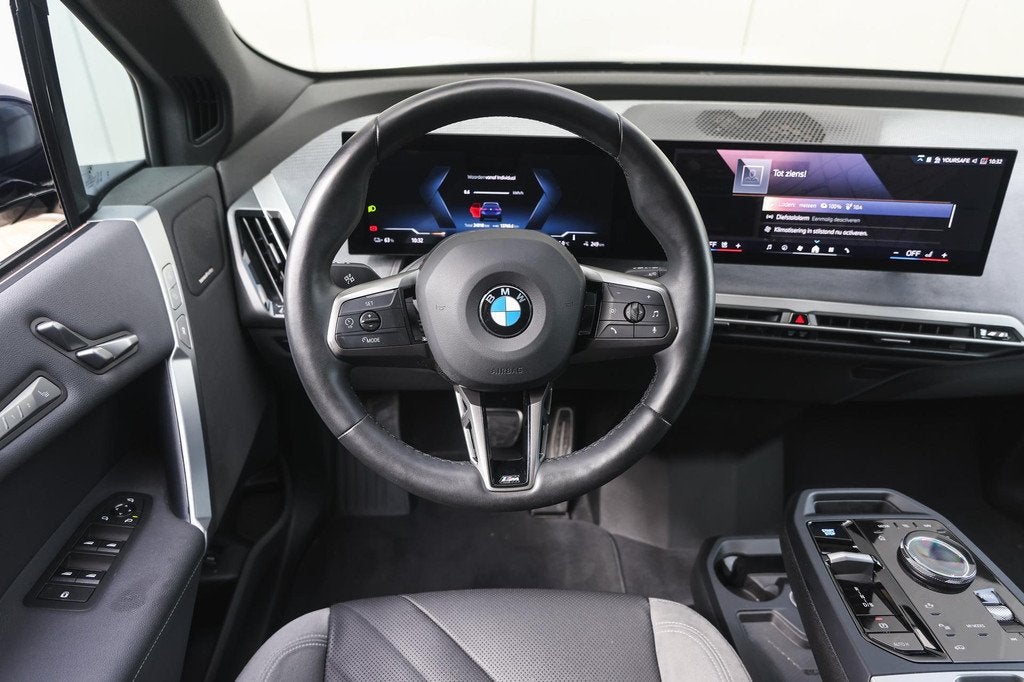 BMW iX xDrive45 M Sport / Trekhaak / Panoramadak Sky Lounge, Auto's, BMW, Gebruikt, Met garantie (alle), Blauw, Vierwielaandrijving