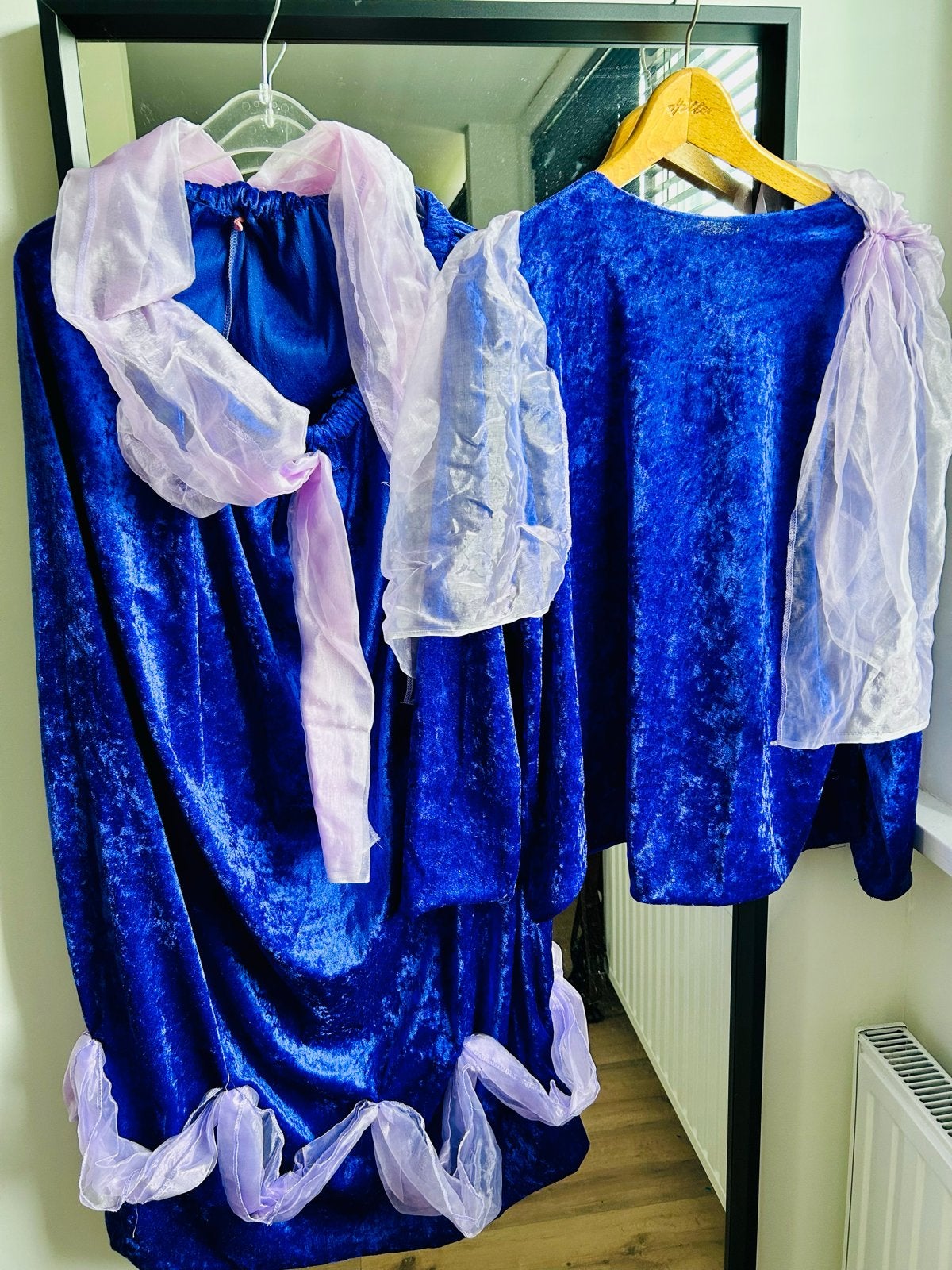 Jonkvrouw/heer - Blauwe fluwelen pakken met paarse accenten, Ophalen of Verzenden, Gebruikt, 170 of groter, Jongen of Meisje
