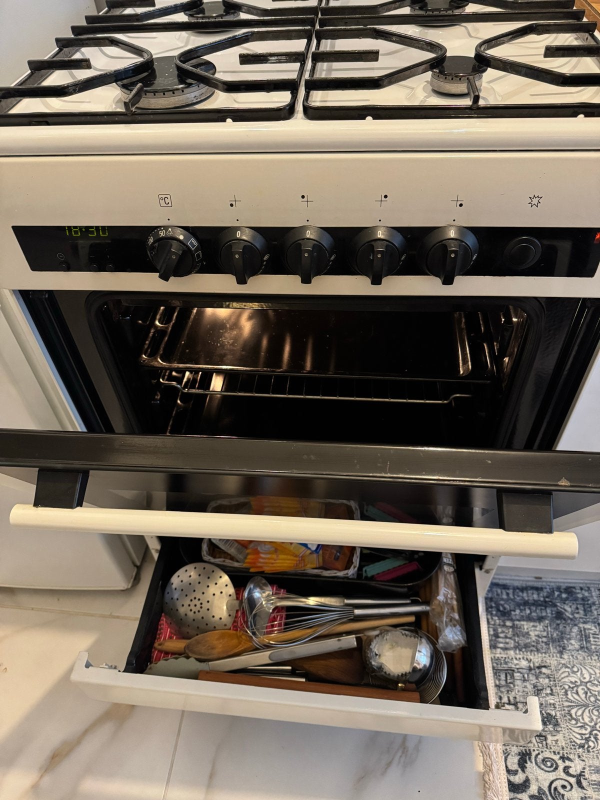 Siemens Vrijstaand Gasfornuis met Oven - Wit, Witgoed en Apparatuur, Gebruikt, 60 cm of meer, Gas, Vrijstaand