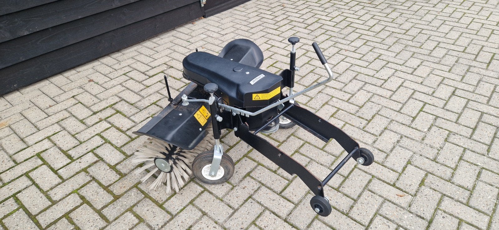 Husqvarna/Jonsered Limpar veegmachine nieuwstaat., Ophalen