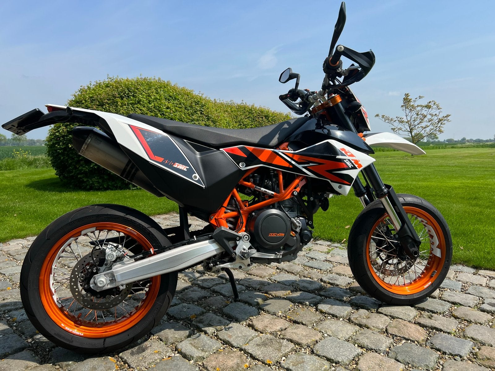 Prachtige KTM 690 SMC-R * Akrapovic * zeer weinig KM, Motoren, Occasion, Motorrijbewijs A, Particulier, Meer dan 35 kW