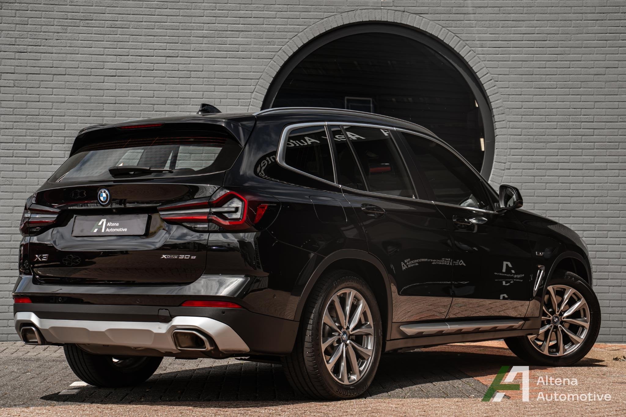 BMW X3 xDrive30e High Executive BTW, panorama dak, sportstoe, Auto's, Gebruikt, 4 cilinders, Zwart, Vierwielaandrijving
