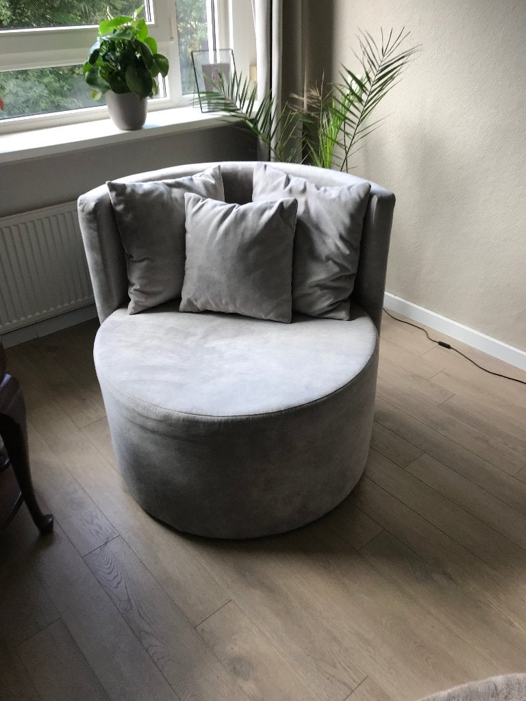 Moderne lichtgrijze fauteuil met ronde vormen, Nieuw, 75 tot 100 cm, Ophalen of Verzenden, 75 tot 100 cm
