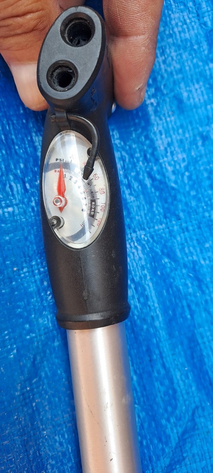 Compacte fietspomp met drukmeter, Fietsen en Brommers, Ophalen, Drukmeter, Gebruikt