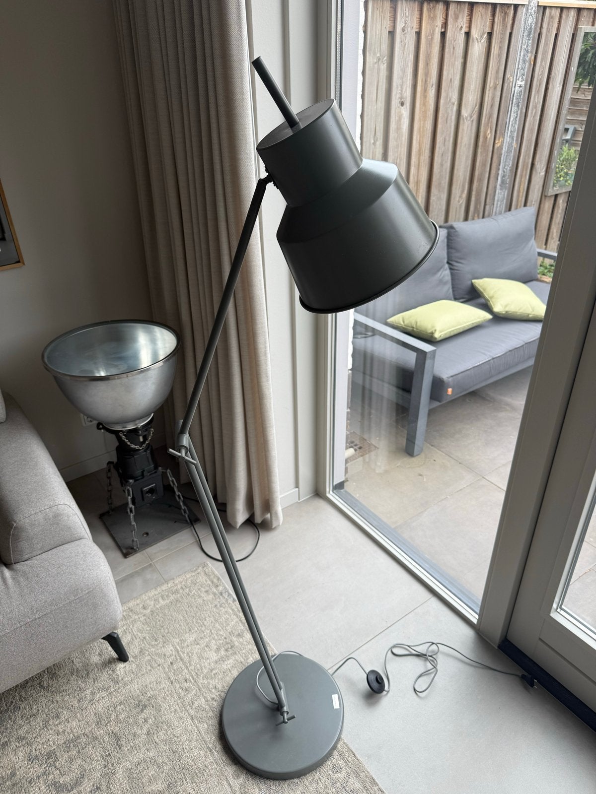 it's about RoMi vloerlamp met verstelbare kap en arm, Ophalen, Gebruikt, E27 (groot), Metaal