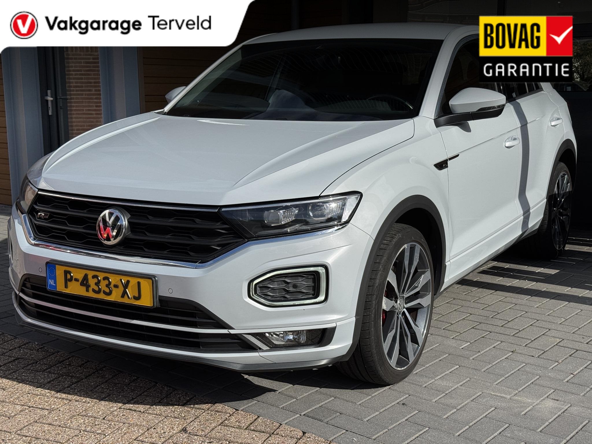Volkswagen T-Roc 1.5 TSI Sport,R line,Carpl,Cruise,19Inch,Pd, Dealer onderhouden, Euro 6, 4 cilinders, 150 pk