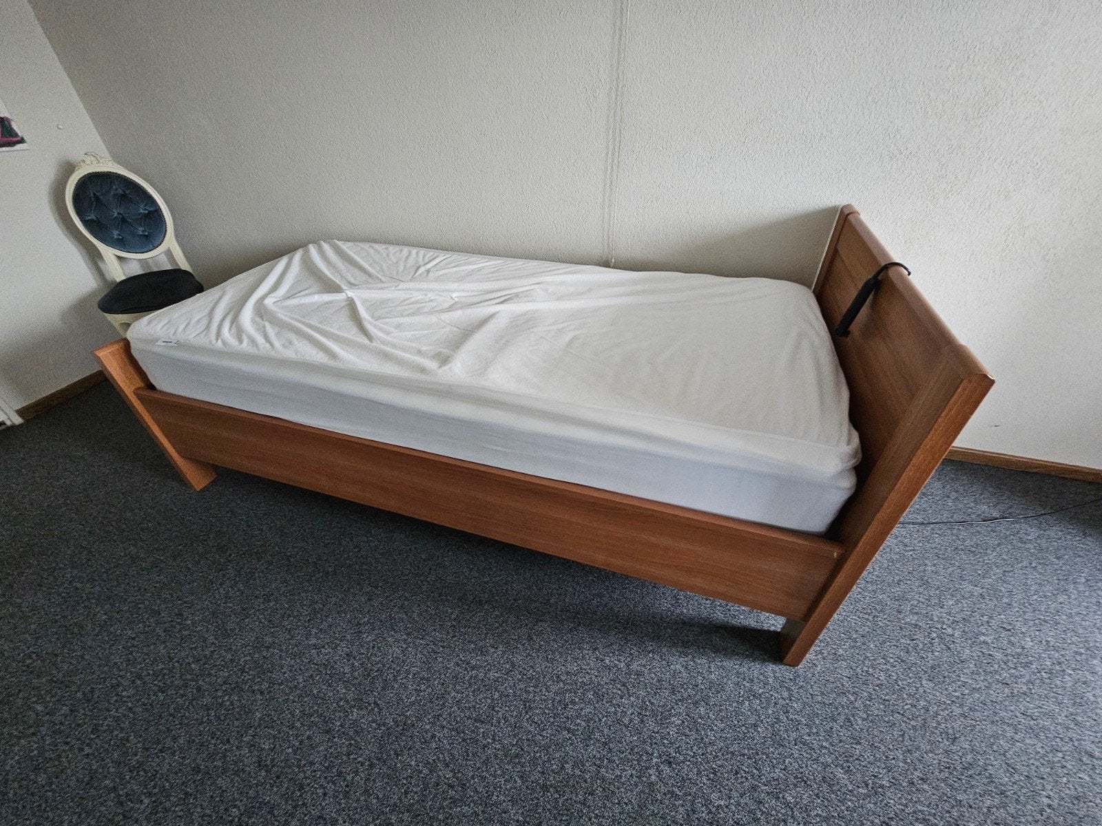 Houten eenpersoonsbed met matras - Zo goed als nieuw, Huis en Inrichting, Ophalen, 90 cm, Eenpersoons, Bruin