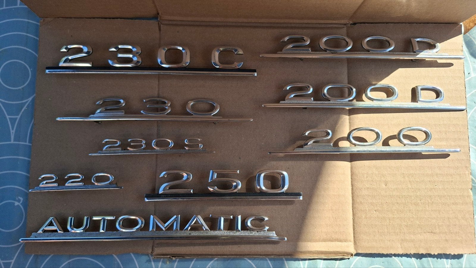 Diverse oldtimer Mercedes-Benz typeaanduidingen en emblemen, Auto-onderdelen, Ophalen of Verzenden, Gebruikt, Mercedes-Benz