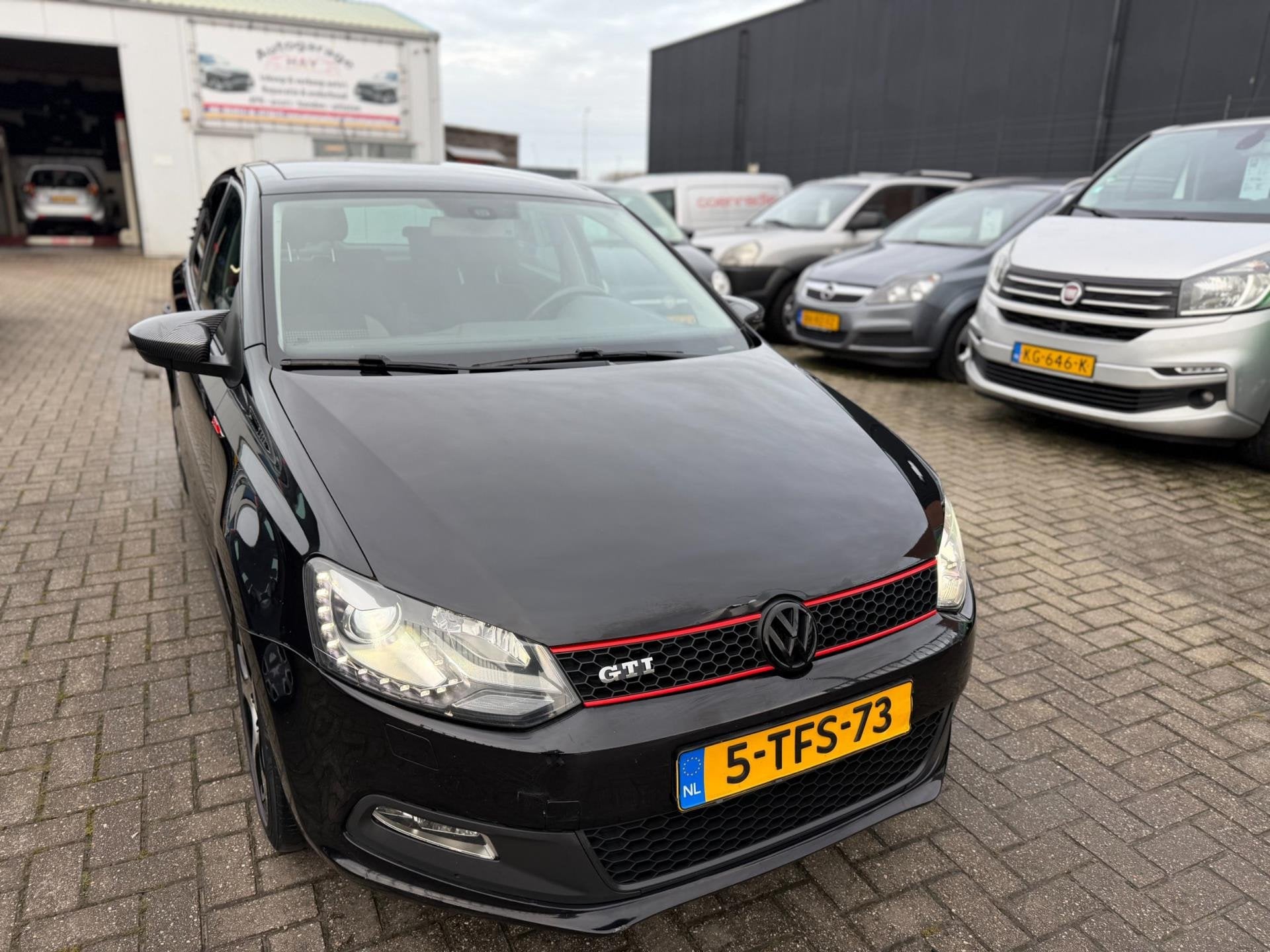 Volkswagen Polo 1.2 TSI R-Line Edition|Apk 10-2027, Auto's, Euro 5, 4 cilinders, Zwart, Bedrijf