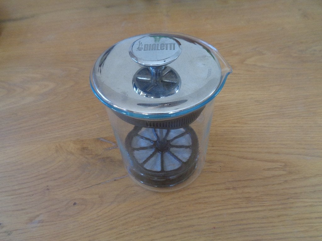 BIALETTI hand melkopschuimer. 500ml., Witgoed en Apparatuur, Melkopschuimers, Ophalen of Verzenden, Zo goed als nieuw, Handmatige melkopschuimer