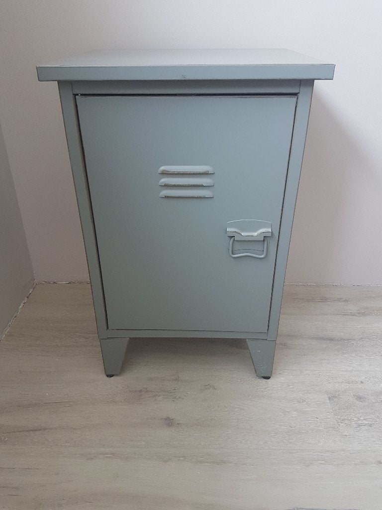 Grijs metalen nachtkastje, Huis en Inrichting, Slaapkamer | Nachtkastjes, Gebruikt, Minder dan 45 cm, Metaal of Aluminium, 55 tot 70 cm