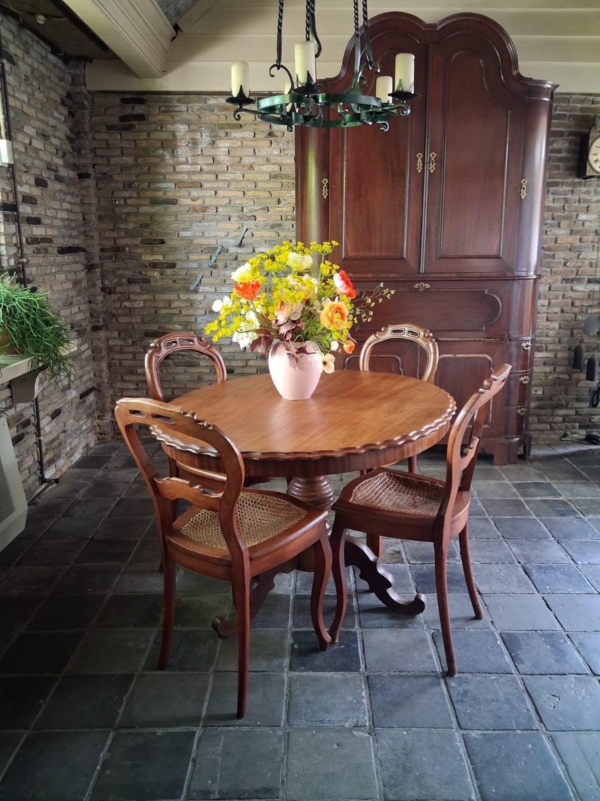 Beschadigde Biedermeier tafel met 4 stoelen, Ophalen