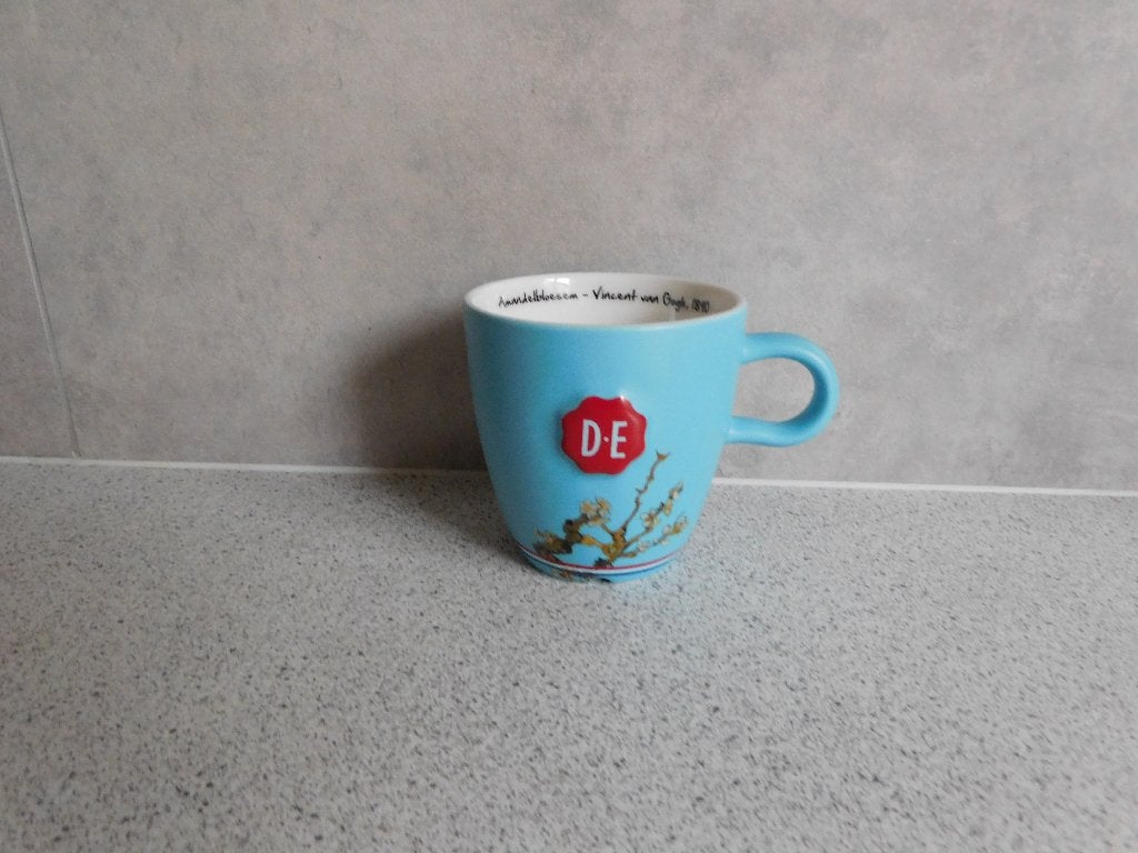 Douwe Egberts Mok Amandel Bloesem van Gogh - 280 ml, Huis en Inrichting, Overige merken, Zo goed als nieuw, Klassiek, Keramiek