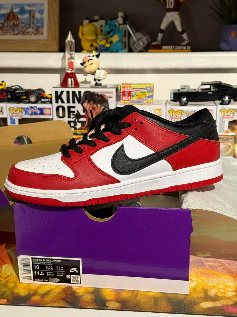 Nike SB Dunk Low Pro Rood/Wit - J-Pack Chicago - Maat 44, Overige kleuren, Nieuw, Ophalen of Verzenden, Sneakers of Gympen
