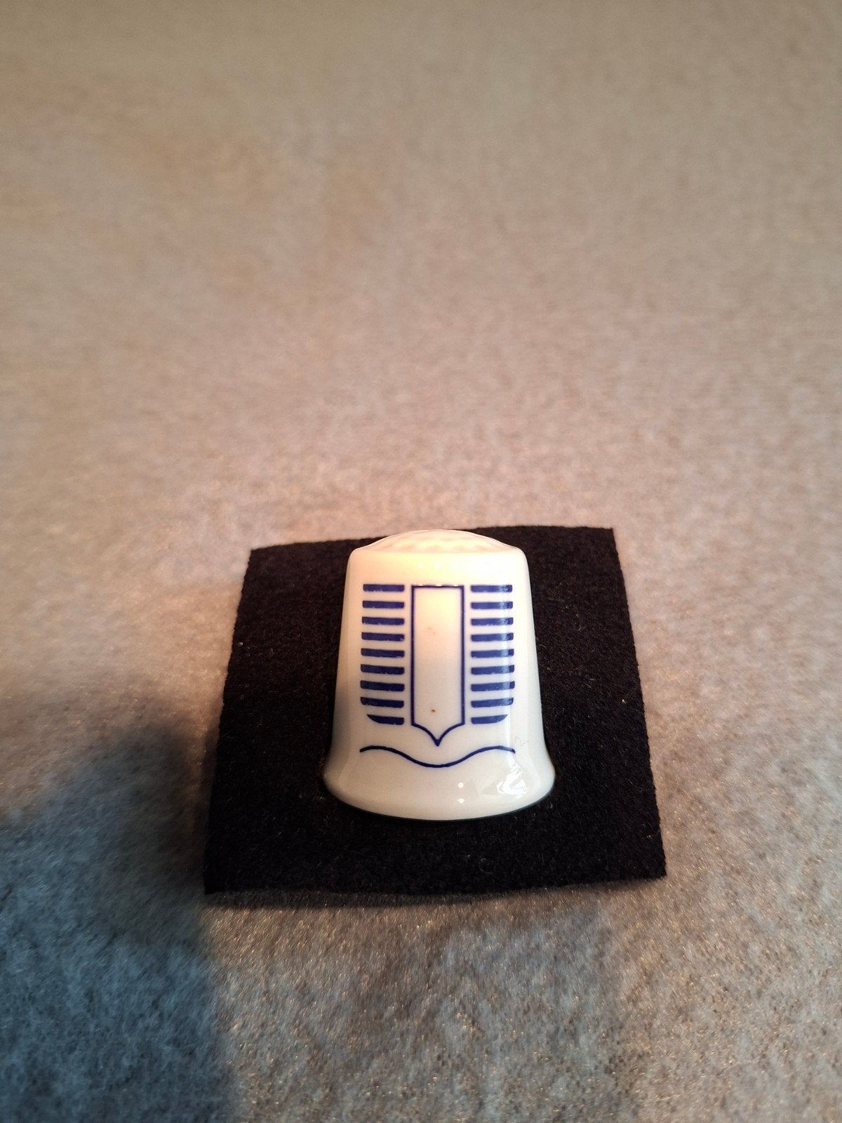 vingerhoedje, Verzamelen, Ophalen of Verzenden, Zo goed als nieuw, Porselein, Buitenland