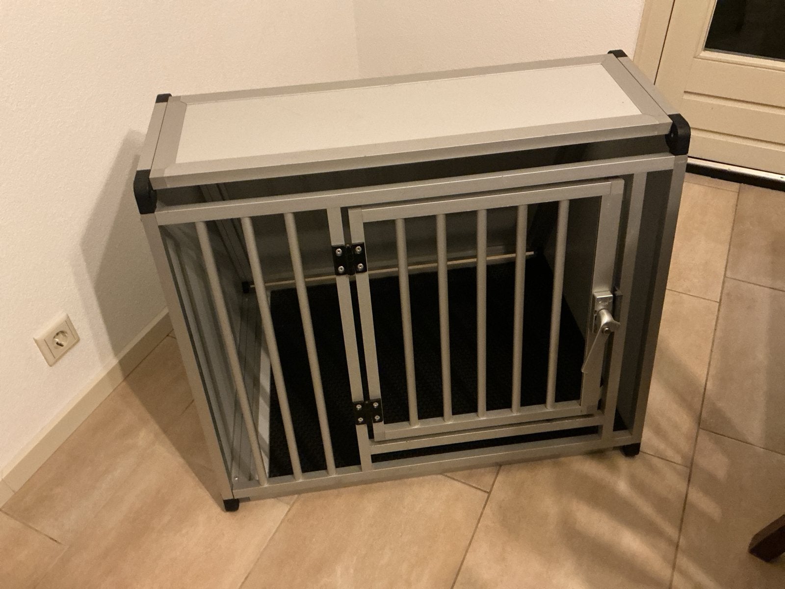 Hundos Zeer degelijke aluminium honden bench 81x65x65 cm, Dieren en Toebehoren, Ophalen, Zo goed als nieuw