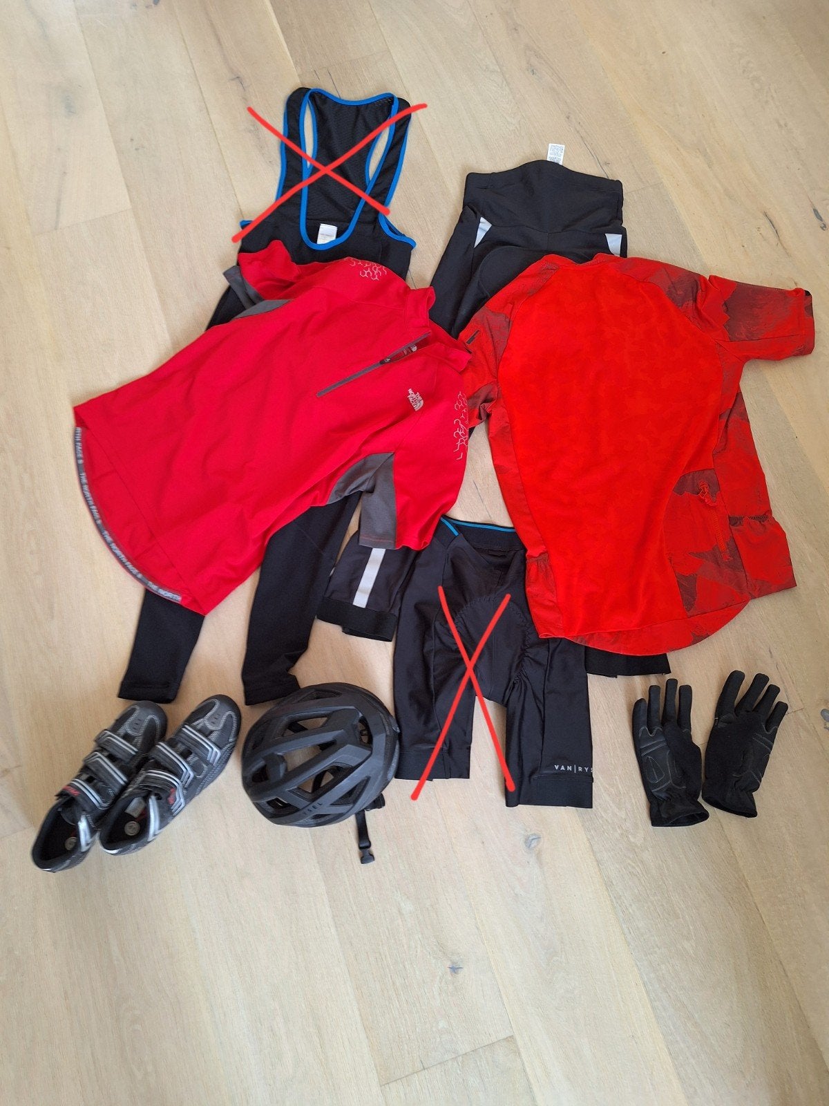 Set fietskleding Jongens / Heren met helm en schoenen, Ophalen of Verzenden, Gedragen, Overige kleuren, Hardlopen of Fietsen