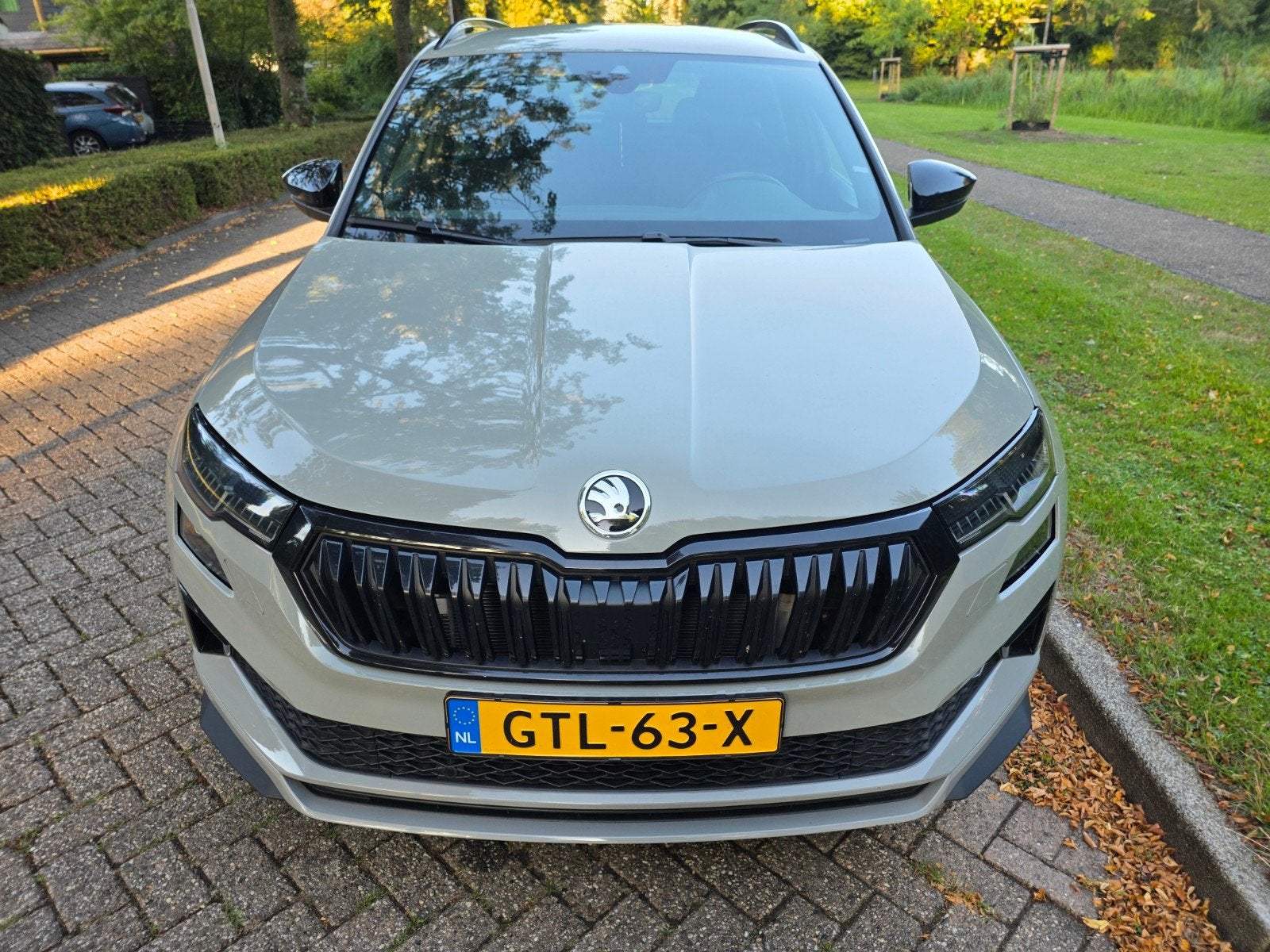 Skoda Karoq 1.5 TSI ACT  150pk Dsg-7 2024 Grijs 17400 km., 1498 cc, 4 cilinders, 700 kg, 1317 kg