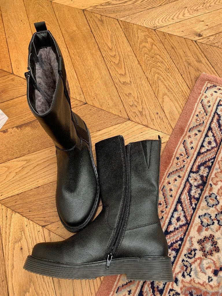 Bugatti zwarte leren Chelsea  boots rits bont gevoerd  37, Zwart, Lage of Enkellaarzen, Zo goed als nieuw, Bugatti