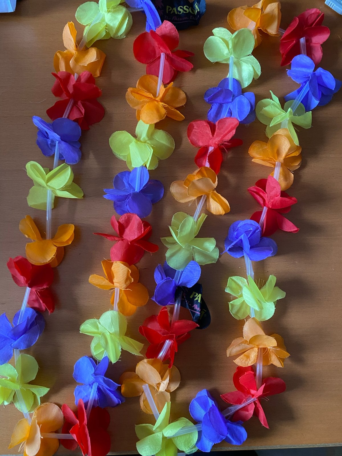 Kleurrijke Hawaï Slinger set - Feestelijke Bloemenketting, Ophalen of Verzenden, Zo goed als nieuw, Feestartikel, Overige