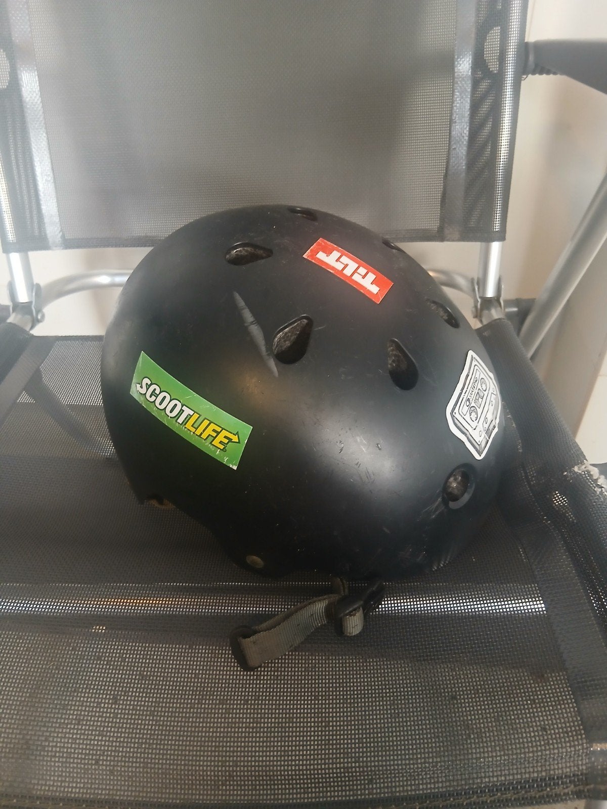Stuntstep helm Oxelo - Zwart met stickers, Gebruikt, Jongen of Meisje, Overige maten, Ophalen of Verzenden