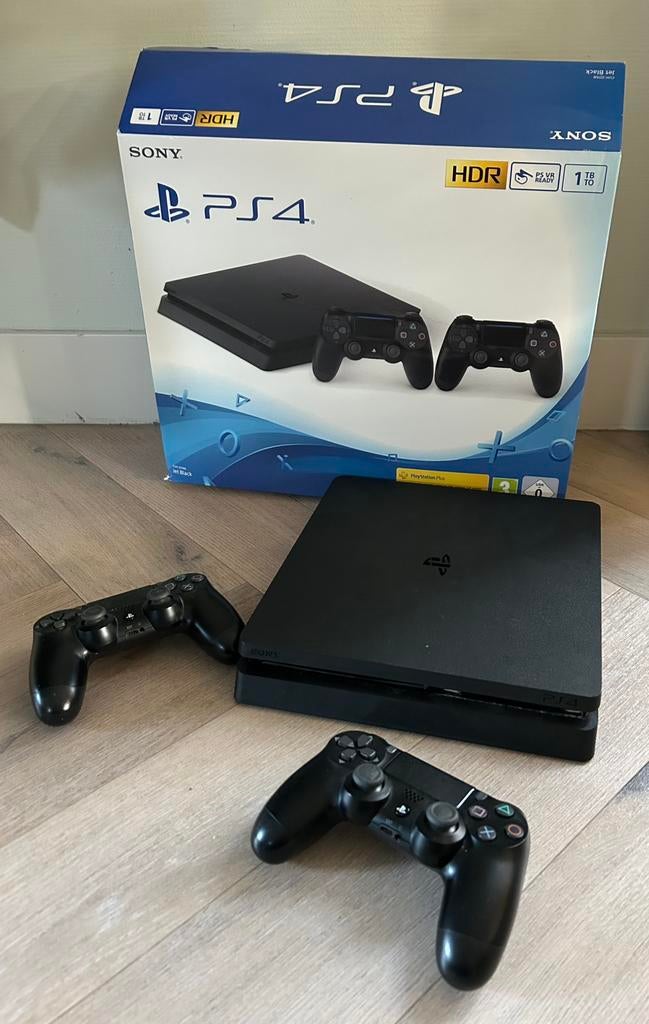 PS4 playstation 4 slim 1 tb. 2 controllers., Spelcomputers en Games, Spelcomputers | Sony PlayStation 4, Ophalen, Met 2 controllers