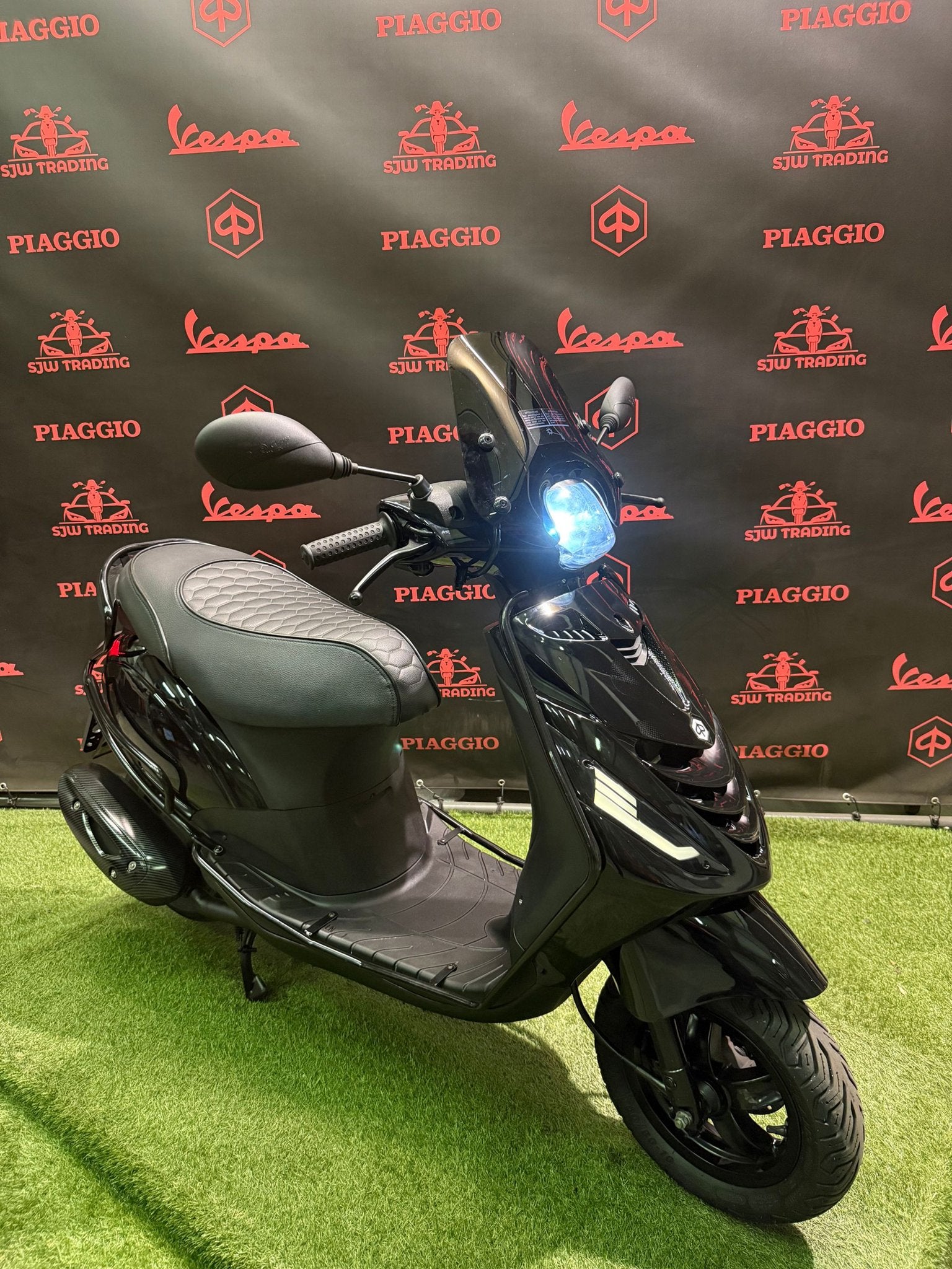 Foto 3 van Piaggio Zip 2022 Brom! Black on Black / RS Zadel / Garantie!