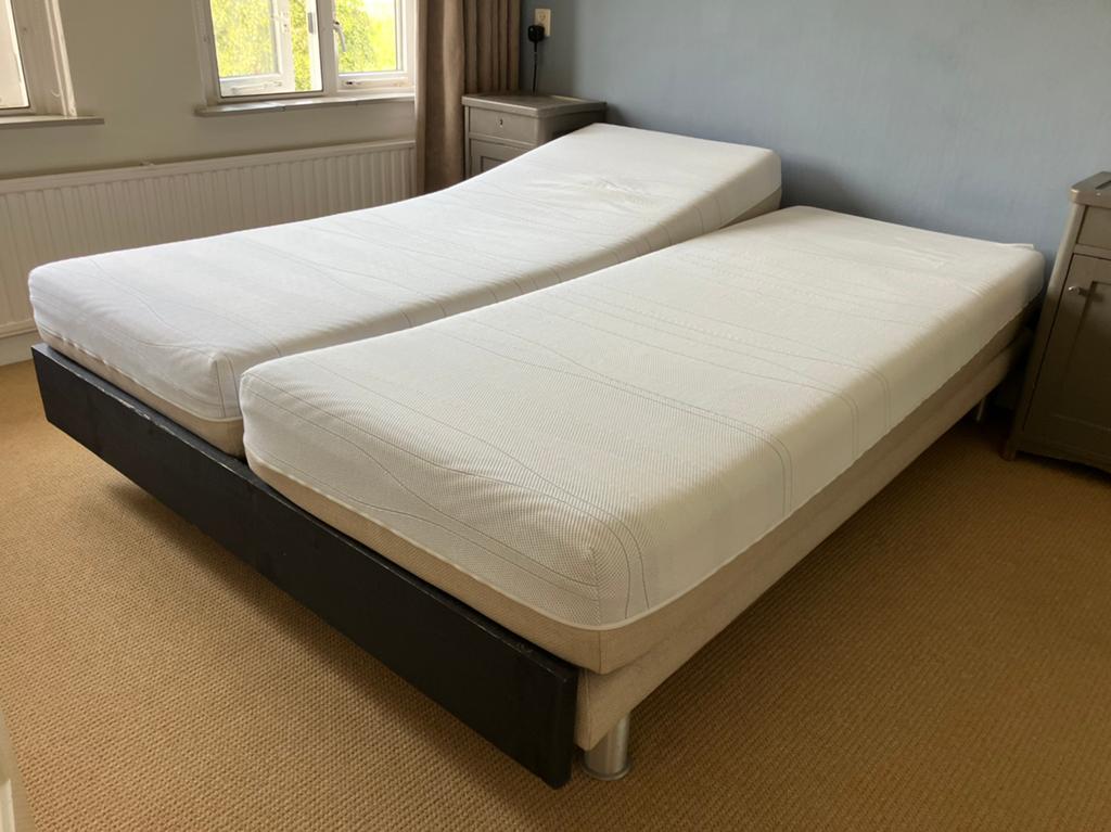 M line bed 160x210 compleet, Ophalen, Tweepersoons, Zo goed als nieuw, 160 cm