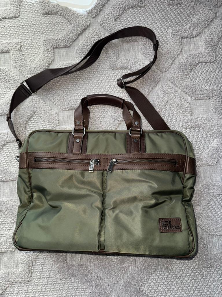 Iceberg weekens tas / reistas nieuw, Sieraden, Tassen en Uiterlijk, Tassen | Reistassen en Weekendtassen, Ophalen, 40 tot 60 cm