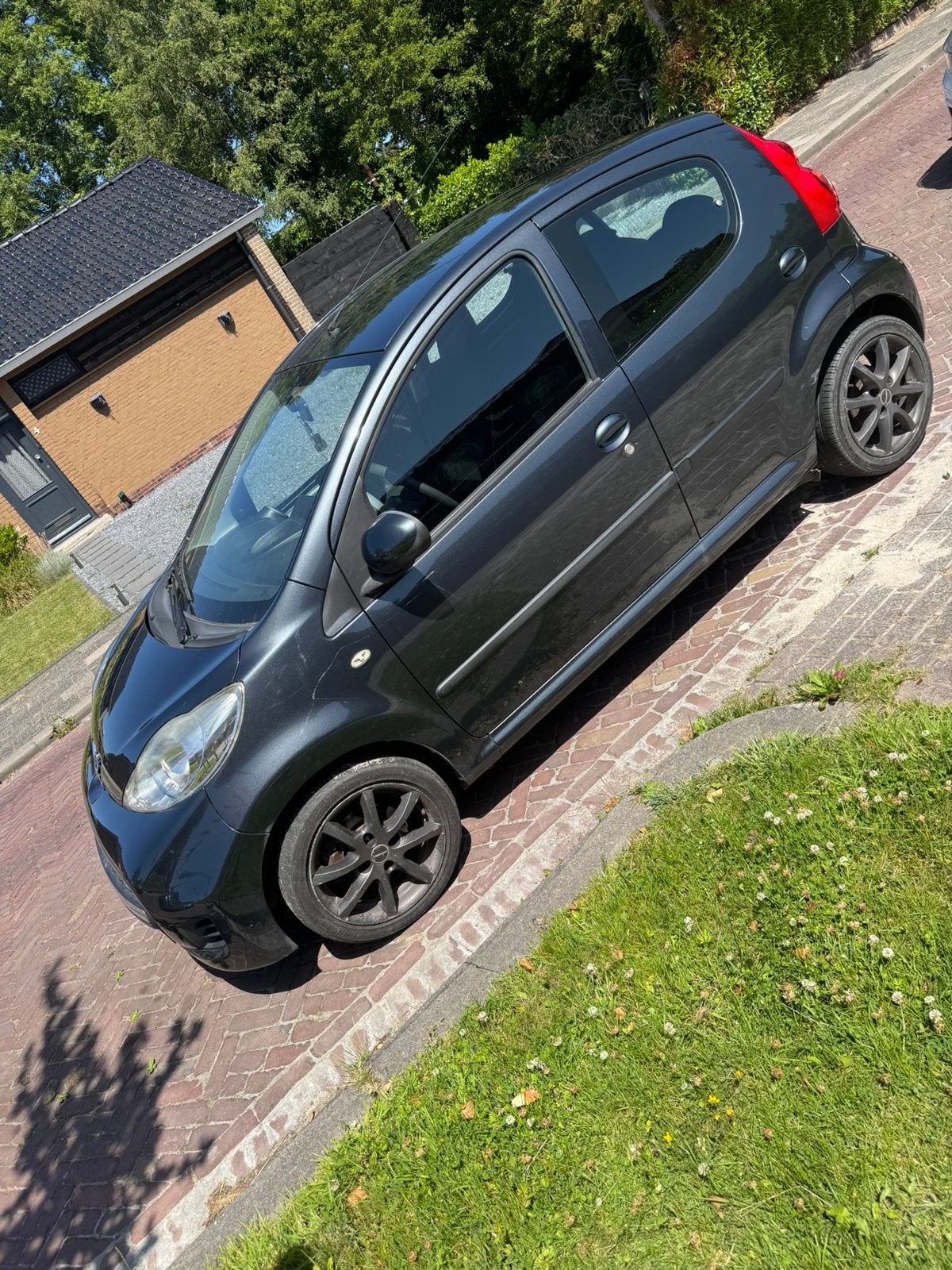 Peugeot 107 1.0 12V 5DR 2011 Grijs, Voorwielaandrijving, Stof, Zwart, 68 pk