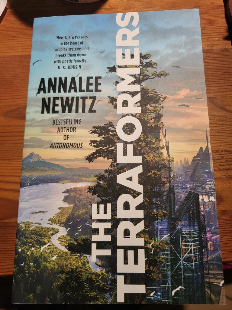 Annalee Newitz - The Terraformers, Ophalen of Verzenden, Zo goed als nieuw, Annalee Newitz