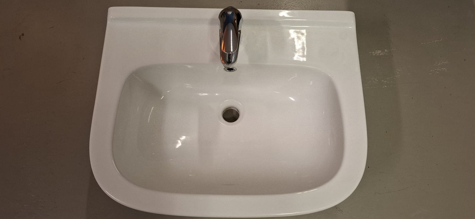Mooie Sphinx wastafel met Grohe kraan, Ophalen, Zo goed als nieuw, Wastafel