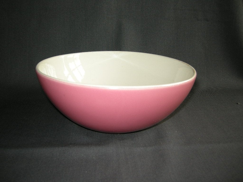 Boch roomwit met feller rose, schaal O22 cm., Antiek en Kunst, Antiek | Servies los, Ophalen of Verzenden