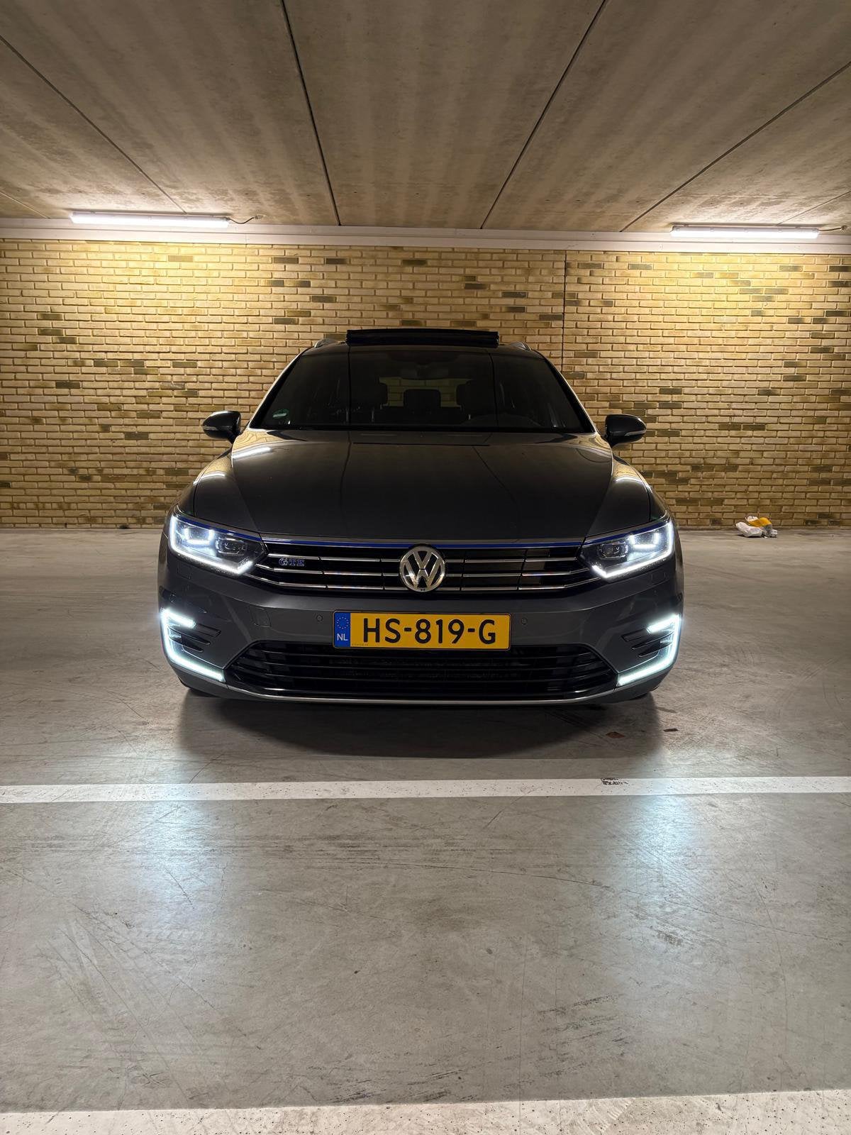 Volkswagen Passat 1.4 TSI 160KW GTE Phev VAR Dsg6 2015 Grijs, Auto's, 156 pk, 1600 kg, 93 €/maand, Zilver of Grijs