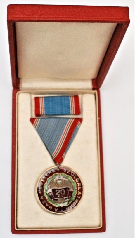 Hongaarse Medaille in cassette - Sovjet CCCP Periode, Ophalen of Verzenden, Landmacht, Overige gebieden, Lintje, Medaille of Wings