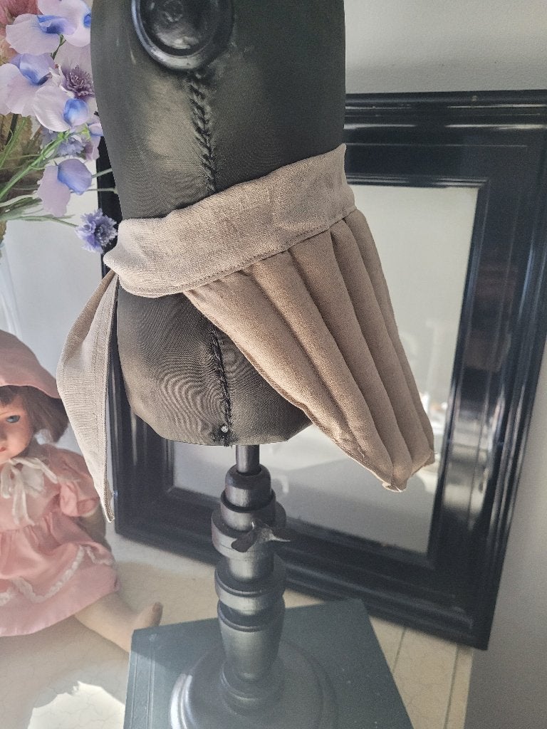 Hand gemaakte kinder bustle van antiek linnen foto 1 t/m 6