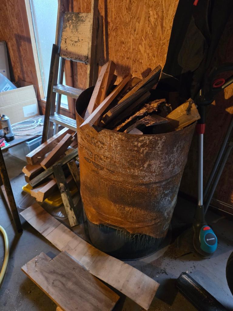 200 liter stalen vuurton inclusief schoon hout, Ophalen, Gebruikt, Vuurton