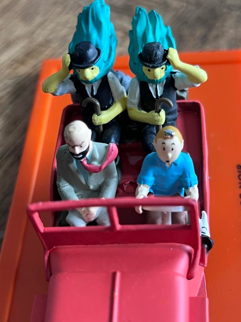 Kuifje in het land van de zwarte goud - Jeep met figuren, Overige merken, 1:50 of kleiner, Auto, Ophalen of Verzenden