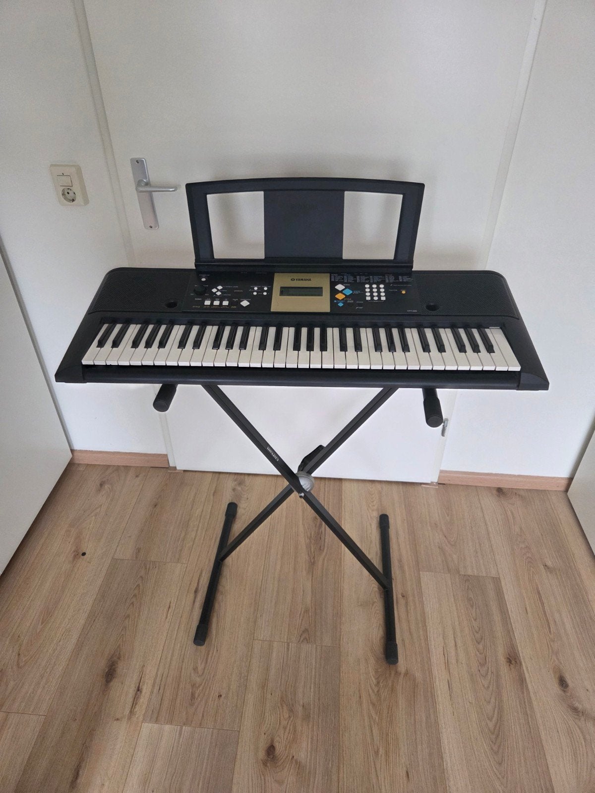 Yamaha YPT-220 Keyboard met standaard, Muziek en Instrumenten, Keyboards, Ophalen, 61 toetsen, Yamaha, Met standaard