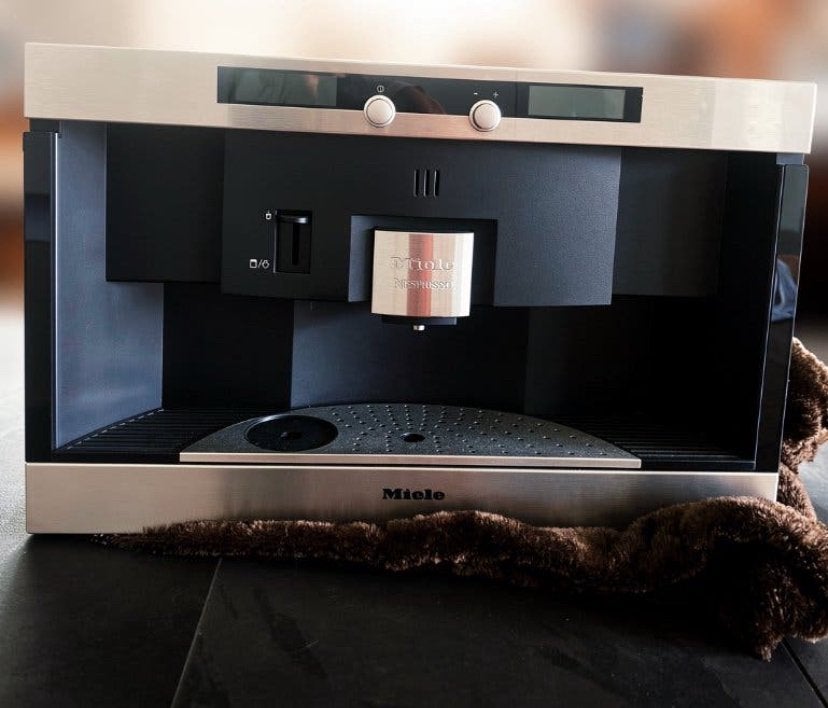 CVA2660 Miele Nespresso koffiemachine, Ophalen of Verzenden, Zo goed als nieuw, Koffiemachine