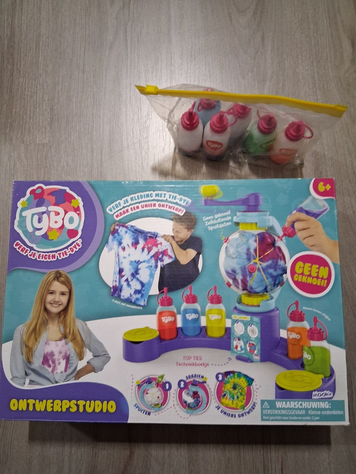 Tybo Tie-Dye Ontwerpstudio - Maak je eigen unieke kleding!, Hobby en Vrije tijd, Knutselen, Textiel, Nieuw, Meerkleurig, Ophalen of Verzenden