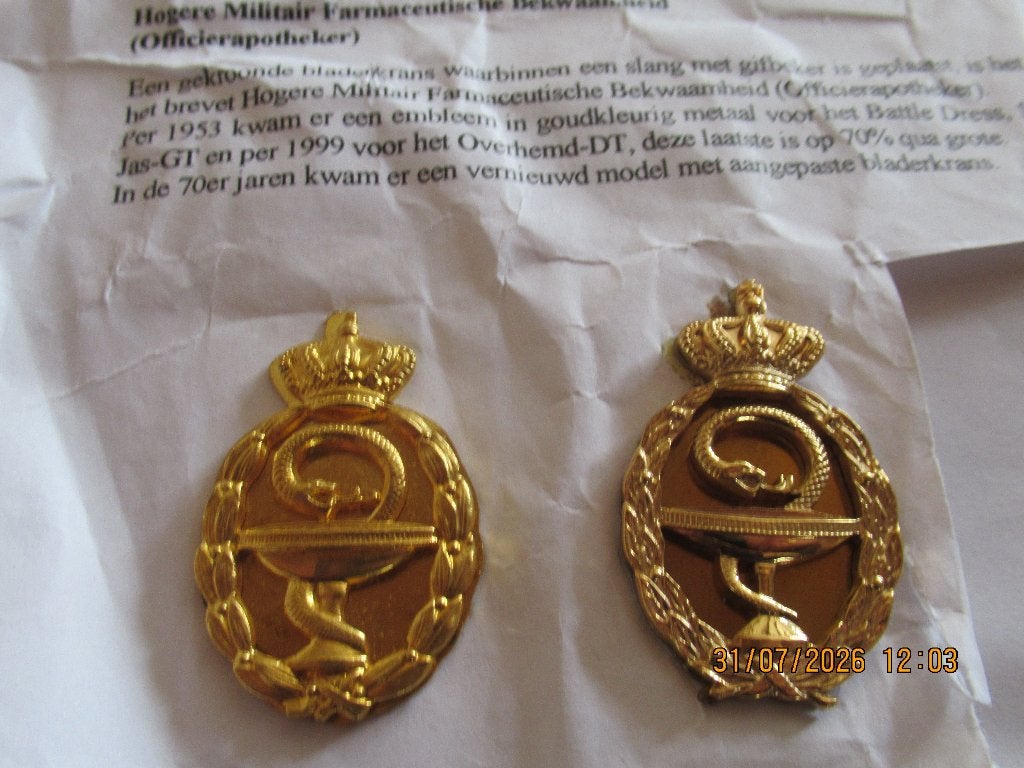 Hogere Mil. Farmaceutische Bekwaamheid, Verzamelen, Militaria | Algemeen, Verzenden, Landmacht, Nederland, Embleem of Badge