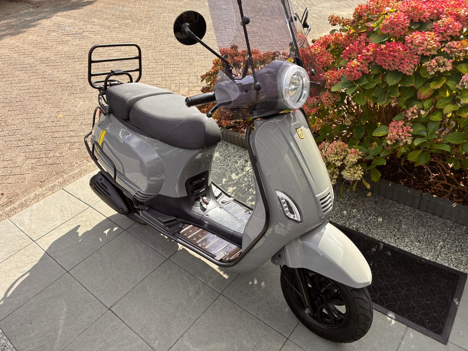 Zeer nette BTC (riva) snorscooter 50cc, Fietsen en Brommers, Ophalen, Zo goed als nieuw, Benzine, Overige merken