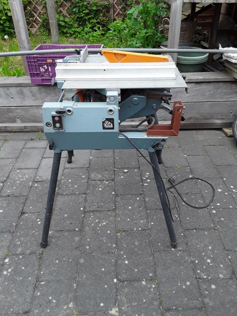 ELU  tafelzaagmachine, Ophalen, 1200 watt of meer, Afkortzaag, 30 tot 70 mm