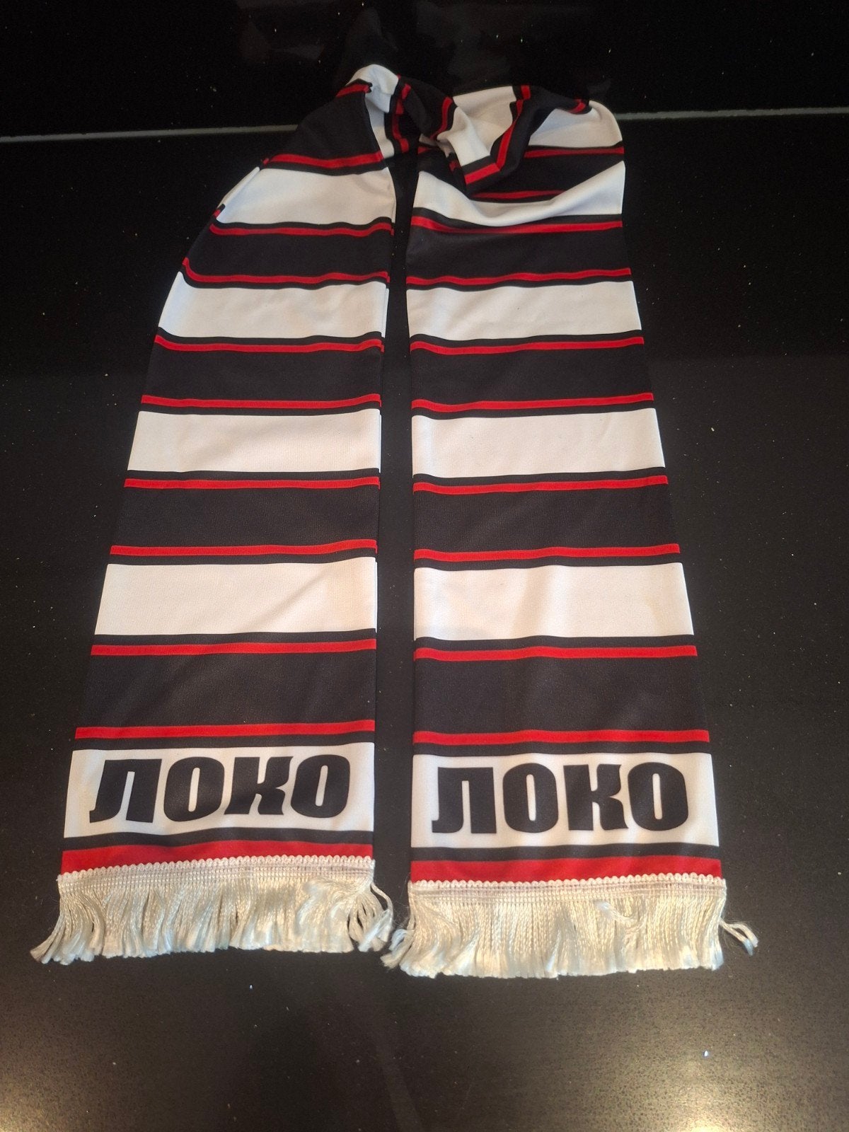 Loko sjaal zwart wit rood met franjes, Maat 38/40 (M), Ophalen of Verzenden, Onbekend, Sjaal